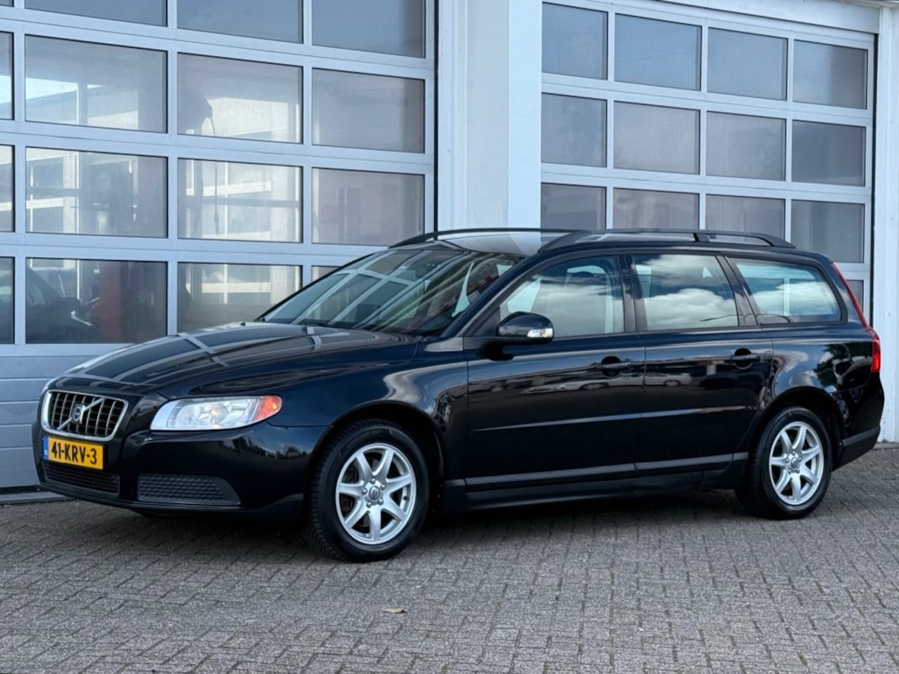 Volvo V70 - 2.0 Limited Edition 145PK Navi Cruise Clima Trekhaak - AutoWereld.nl