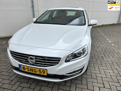 Volvo V60 - 2.4 D6 AWD Plug-In Hybrid Summum Automaat Schuifdak Navi Stoelverwarming Trekhaak