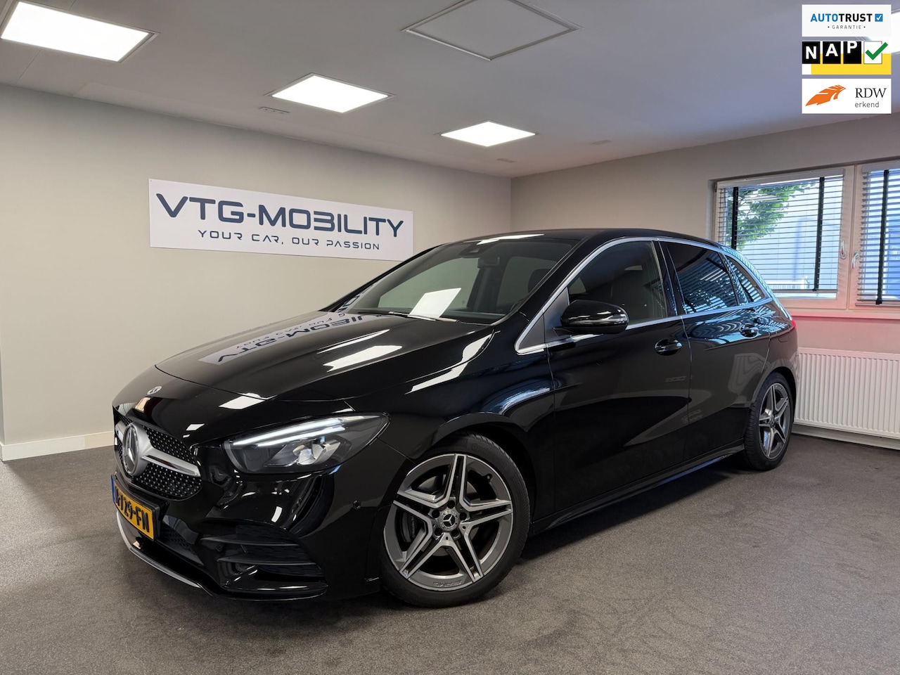 Mercedes-Benz B-klasse - 180 Business Solution AMG MultiMedia|Sfeerverl.|Climate Gescheiden|360° PDC+Achteruitrijca - AutoWereld.nl