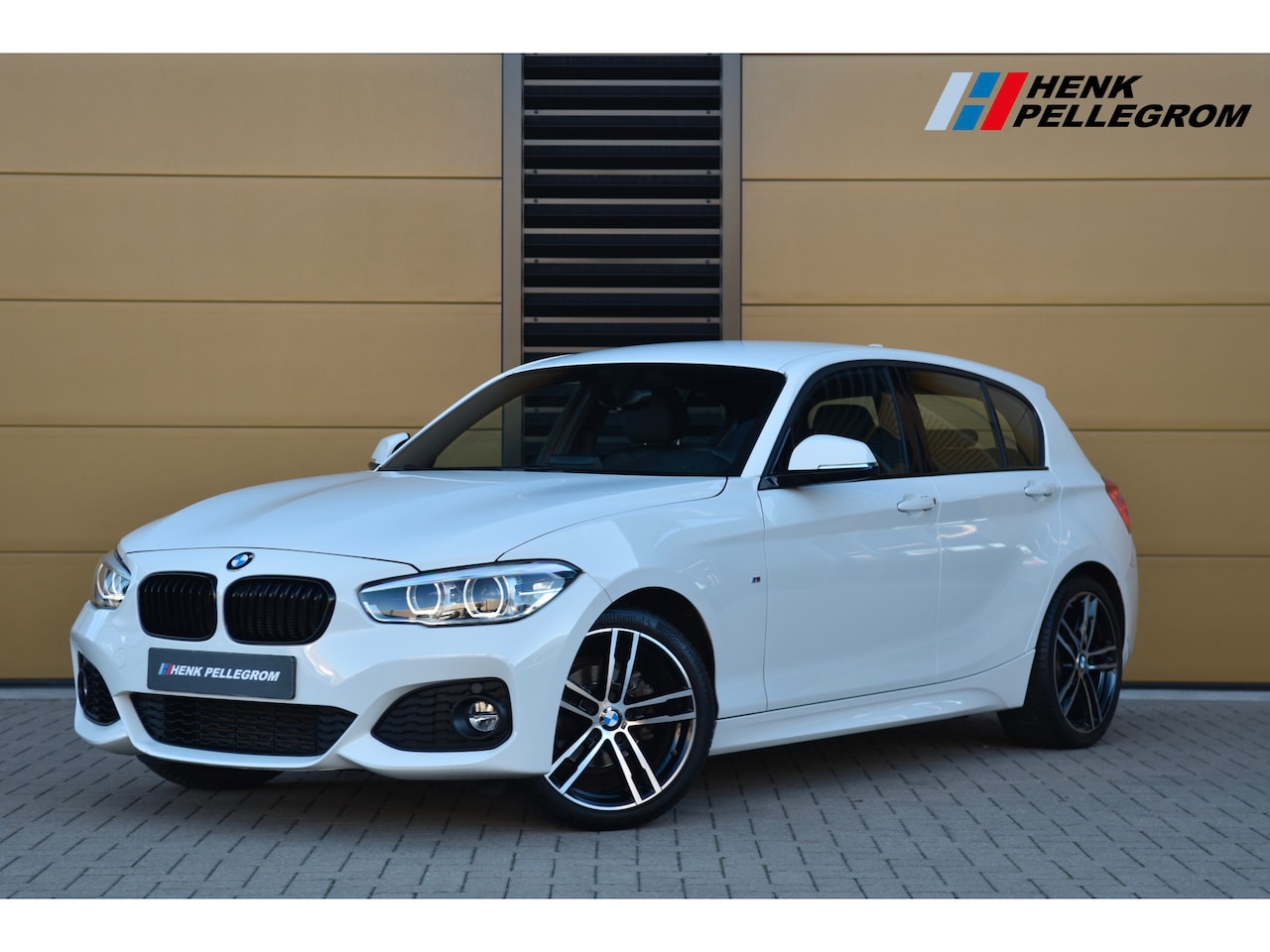 BMW 1-serie - 118i Executive * M-Sportpakket * LED * Lichtpakket * Leder * - AutoWereld.nl