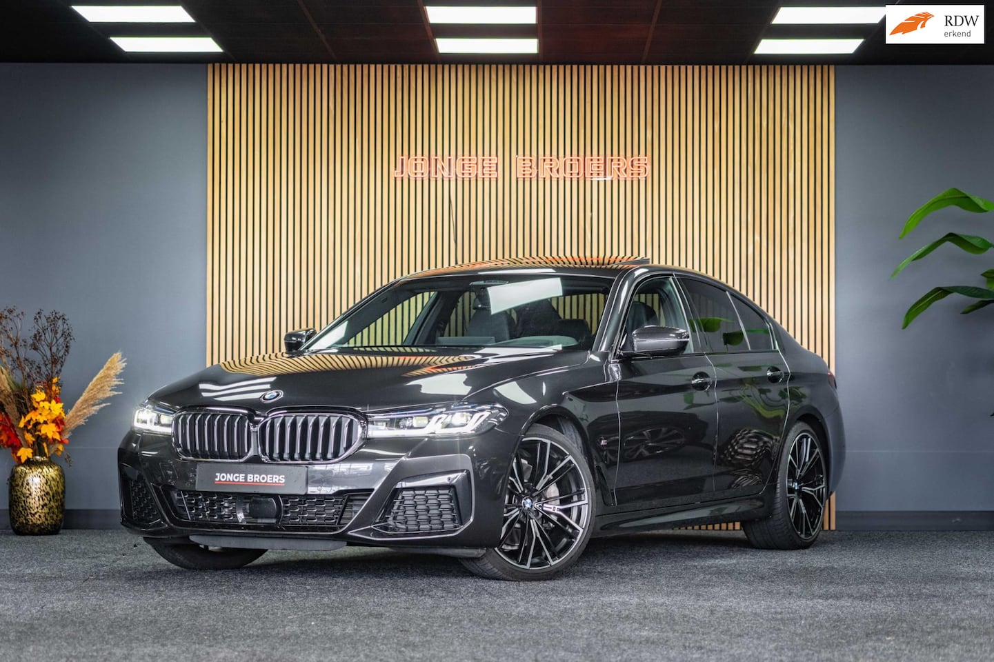 BMW 5-serie - 530i xDrive Business Edition Plus |Pano|HUD - AutoWereld.nl