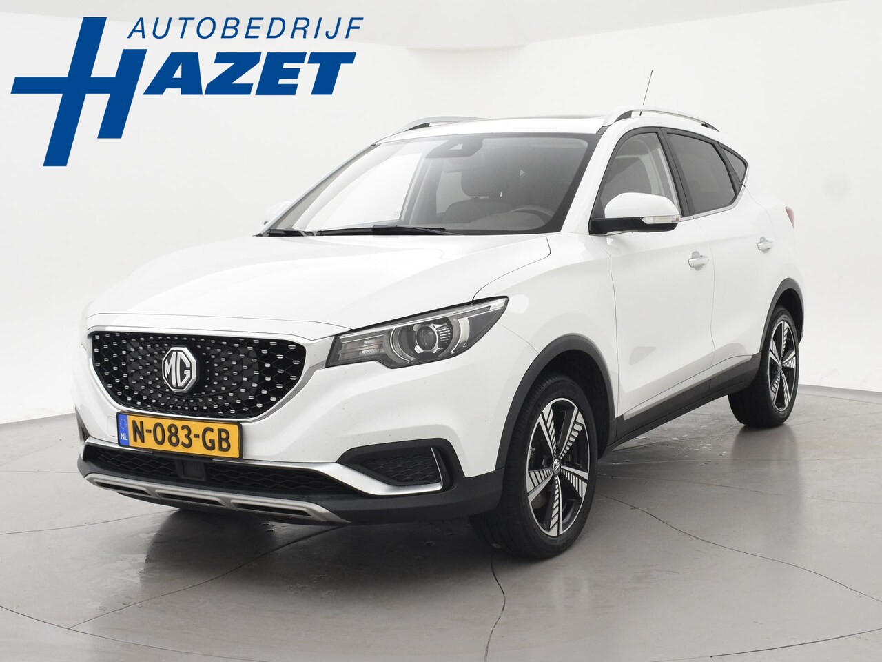 MG ZS - LUXURY 45 kWh + PANORAMA | LEDER | CAMERA | ADAPTIVE CRUISE | STOELVERWARMING - AutoWereld.nl