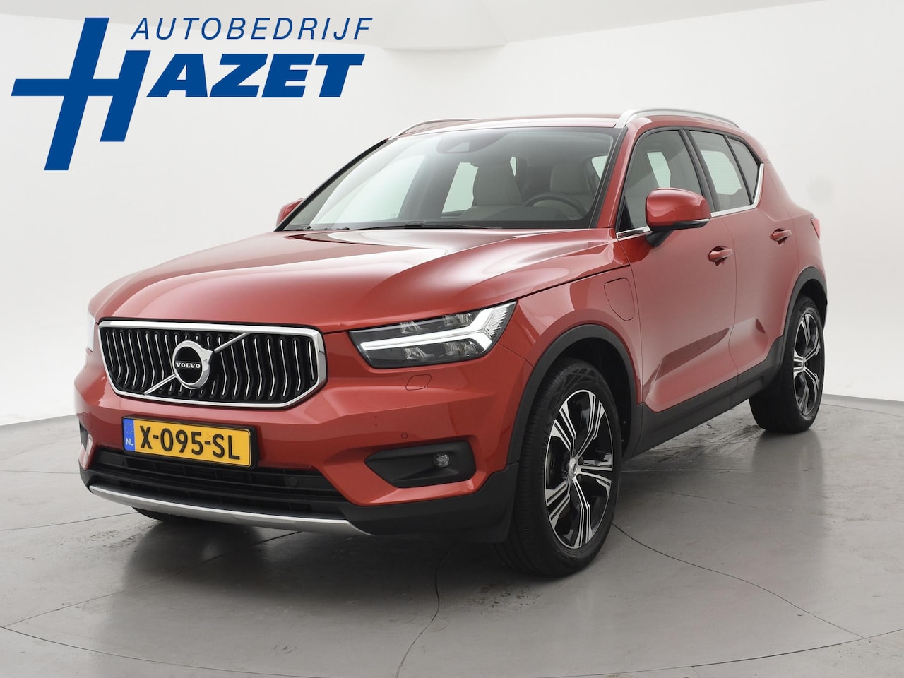 Volvo XC40 - 1.5 T4 RECHARGE 211 PK AUT. INSCRIPTION + TREKHAAK | LEDER | HARMAN/KARDON | STOELVERW. V+ - AutoWereld.nl