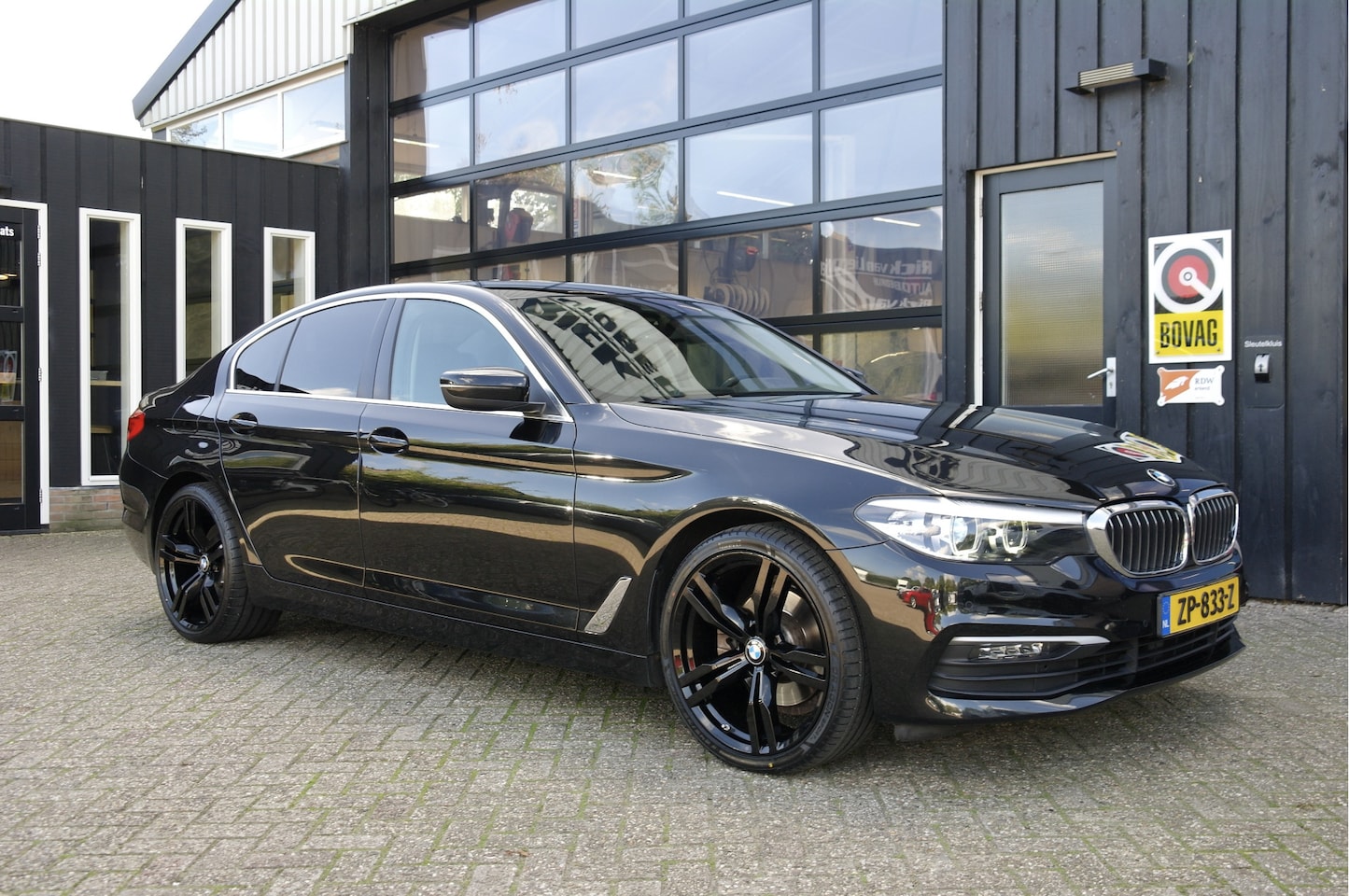 BMW 5-serie - 520i High Executive Edition | Leder | Cruise | 20'' - AutoWereld.nl