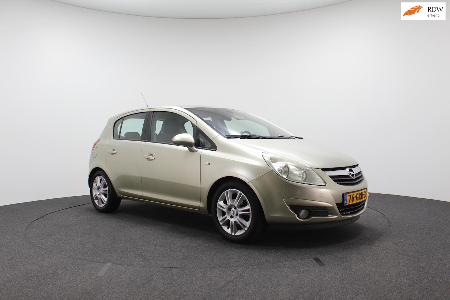 Opel Corsa - 1.4-16V Cosmo | Automaat | Airco | Sportvelgen | Parkeersensoren achter - AutoWereld.nl