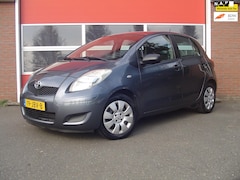 Toyota Yaris - 1.3 VVTi Comfort / Airco / 6 versnellingen / NL auto