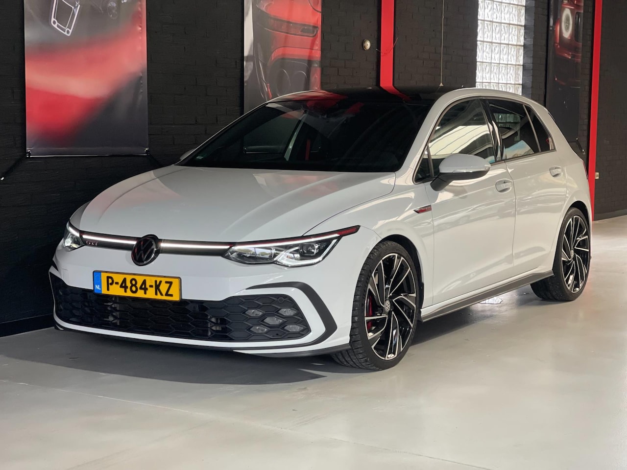 Volkswagen Golf - 2.0 TSI GTI|PANO|HARMAN|HEAD-UP|CAMERA - AutoWereld.nl