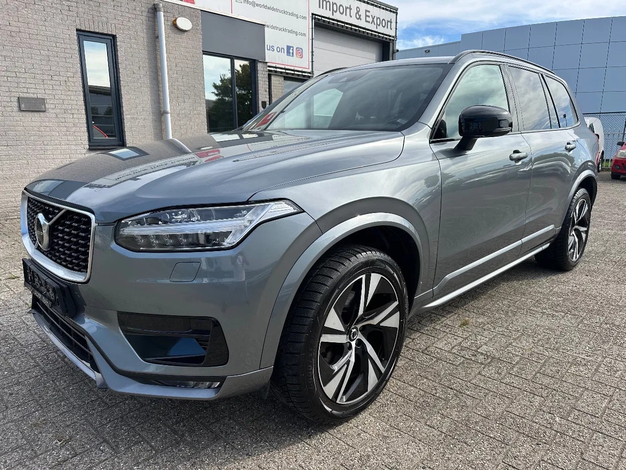 Volvo XC90 - B5 AWD + R-DESIGN + FULL LEATHER + 360 CAMERA + NAVI + AHK + HARMAN KARDON - AutoWereld.nl