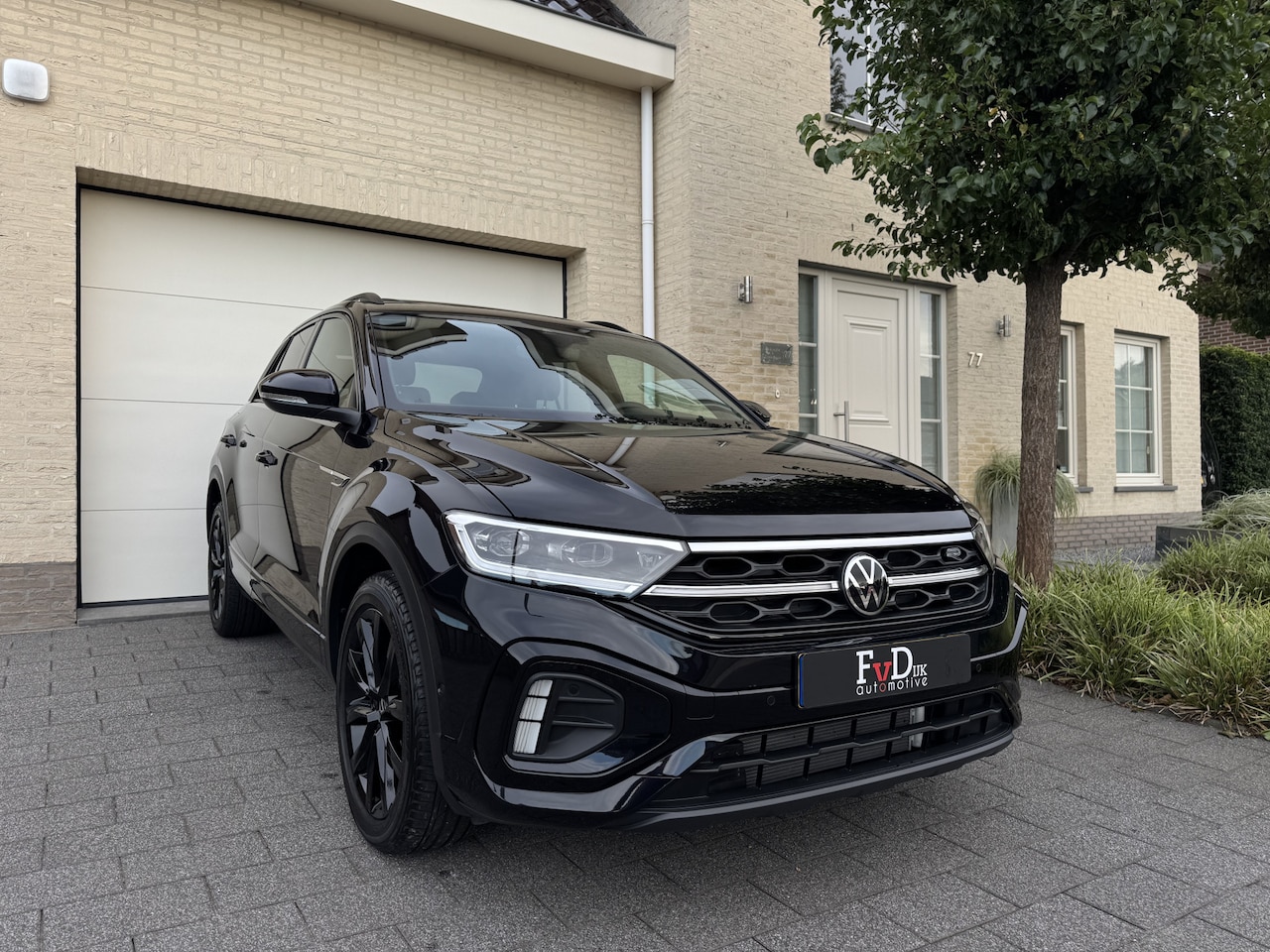 Volkswagen T-Roc - 1.5 TSI 150pk DSG 3x R-Line BlackStyle Nieuw Model Panoramadak VirtualCockpit ACC Sportsto - AutoWereld.nl