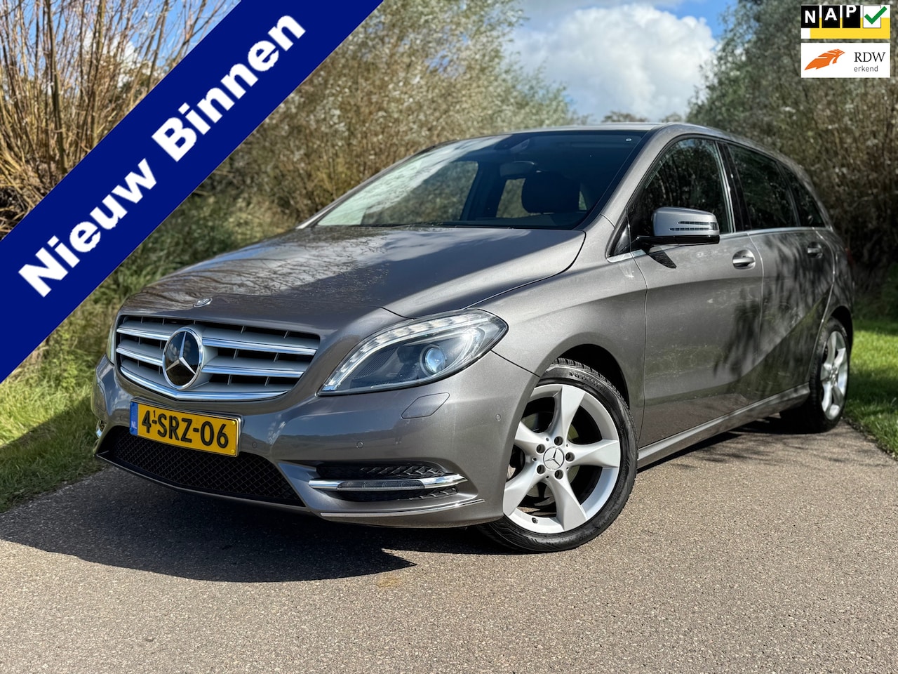 Mercedes-Benz B-klasse - 180 Ambition / Automaat / Leder / Trekhaak / LM Velgen / Navigatie / Cruise Control - AutoWereld.nl