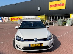 Volkswagen Golf - 1.4 TSI GTE Connected Series