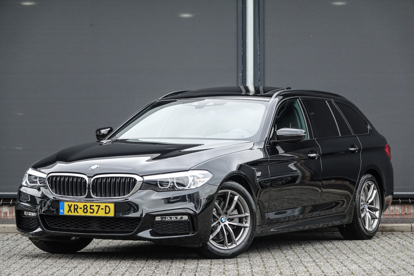 BMW 5-serie Touring - 520i 184Pk Aut. | High Executive | M-Sport | Shadowline | Achteruitrijcamera | Panoramadak - AutoWereld.nl
