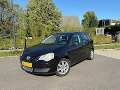 Volkswagen Polo - 1.2-12V Trendline 5DRS|APK|15''