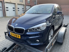 BMW 2-serie Active Tourer - 220i Essential F45 Beige Leer LED HUD Navi Achteruitrijcamera Stoelverwarming