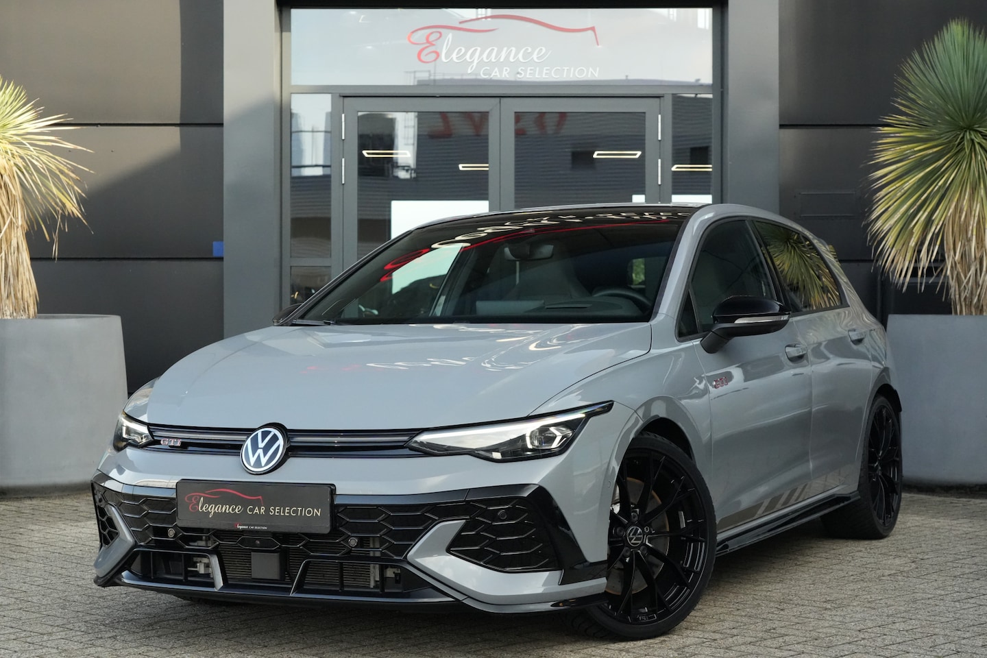 Volkswagen Golf - 8.5 2.0 TSI GTI Clubsport 300pk Akrapovič/Panoramadak/360Camera - AutoWereld.nl