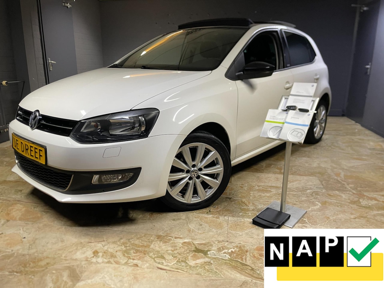 Volkswagen Polo - 1.2-12V STIJLE Airco Pano Schuifdak Pdc Lm Velgen - AutoWereld.nl