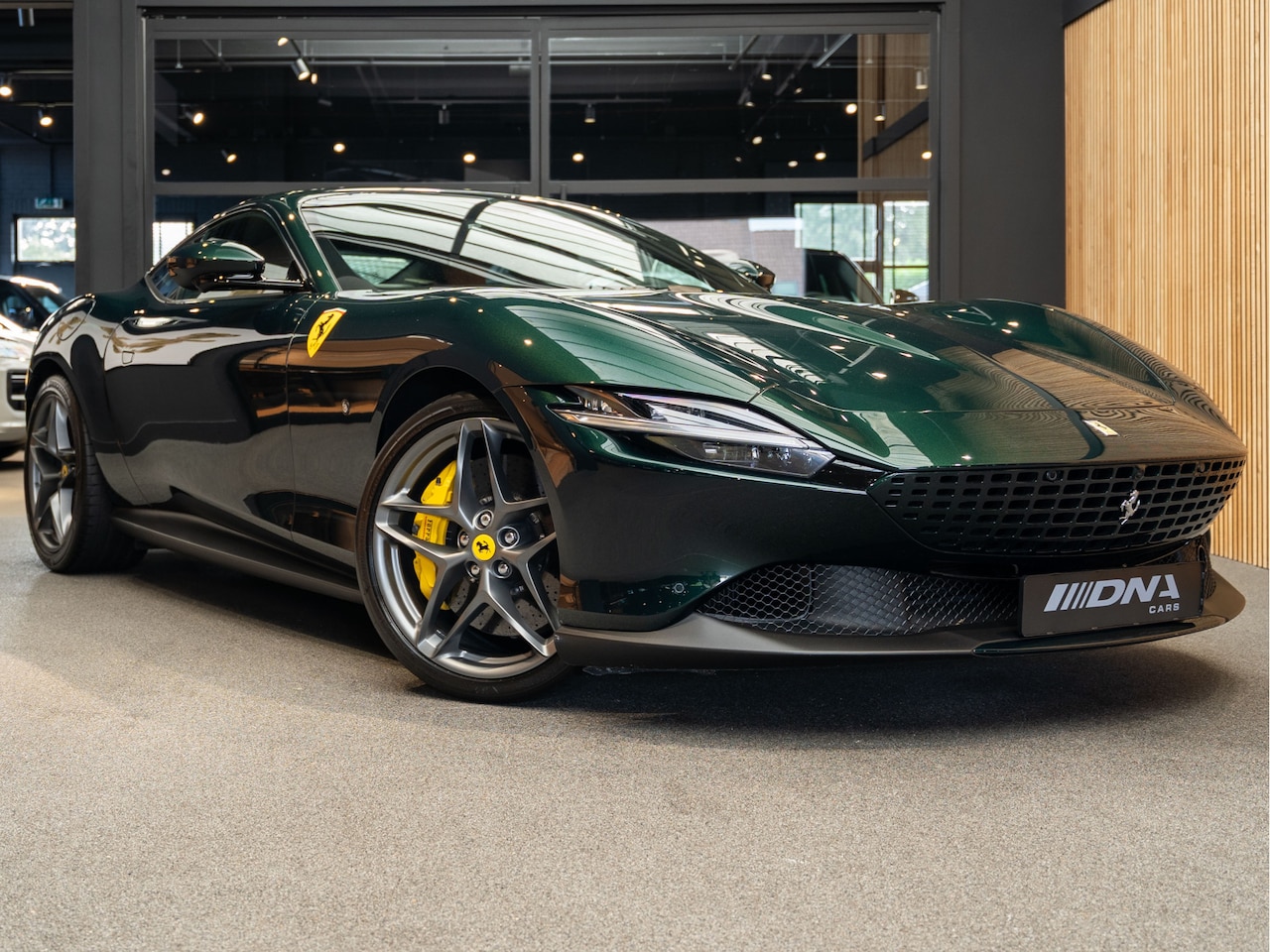 Ferrari Roma - Verde Zeltweg Apple Carplay Painted Shields 3.9 V8 HELE - AutoWereld.nl