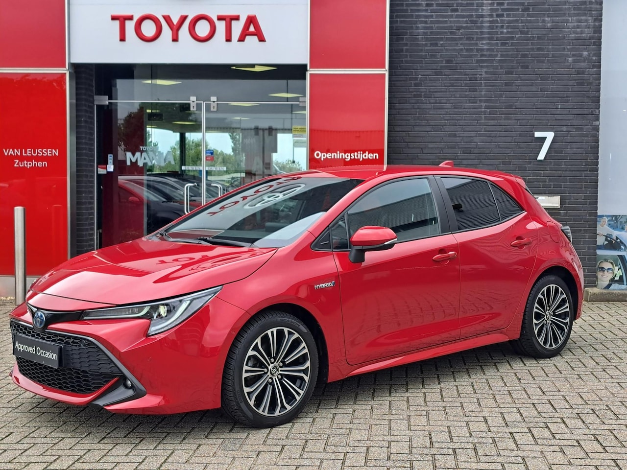 Toyota Corolla - 1.8 Hybrid Dynamic PARKEERSENSOREN DODEHOEK STUUR-/STOELVERWARMING - AutoWereld.nl