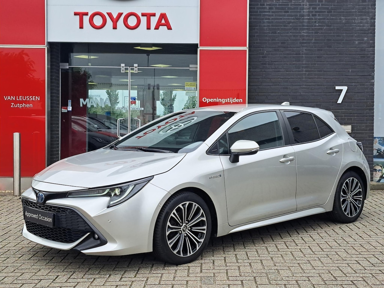 Toyota Corolla - 1.8 Hybrid Dynamic PARKEERSENSOREN DODEHOEK STUUR-/STOELVERWARMING - AutoWereld.nl