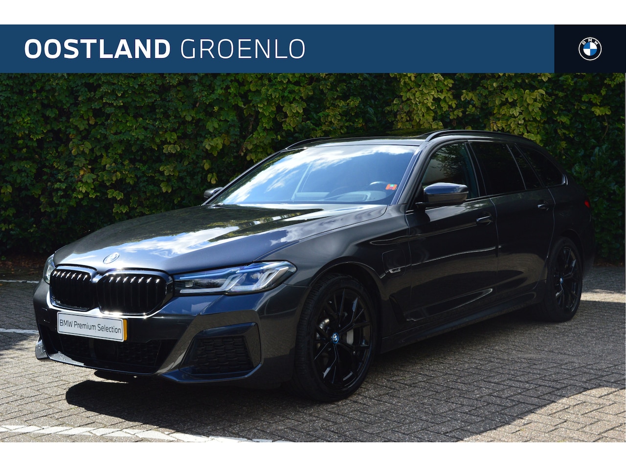 BMW 5-serie Touring - 530e xDrive High Executive M Sport Automaat / Panoramadak / Trekhaak / Achteruitrijcamera - AutoWereld.nl
