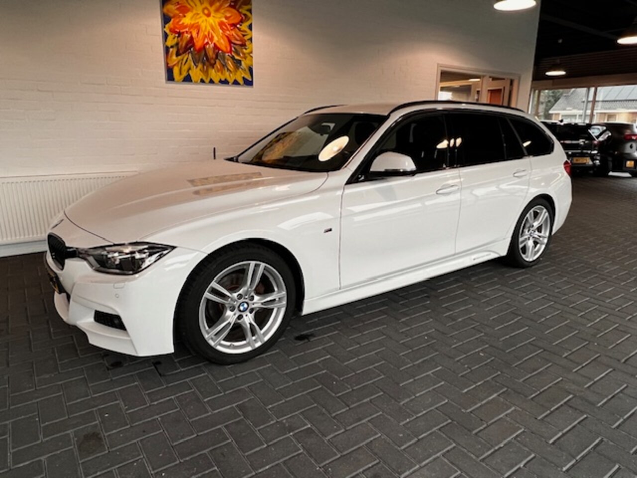 BMW 3-serie Touring - 318i M Sport / Stoelverwarming / LED / PDC - AutoWereld.nl