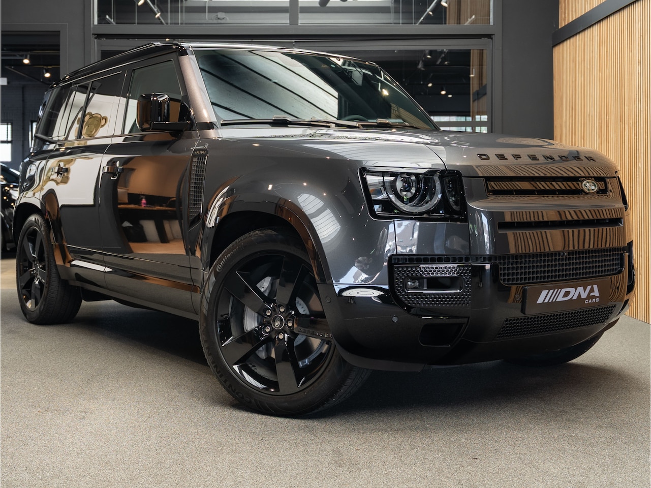 Land Rover Defender 110 - P300e X-Dynamic SE 2.0 P300e 110 22 Inch Pano Carpahtian - AutoWereld.nl