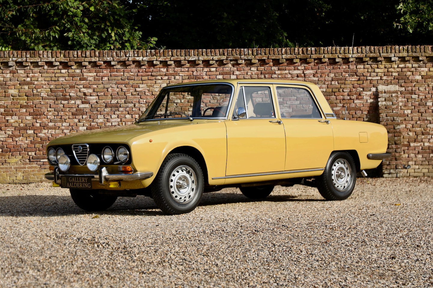 Alfa Romeo 2000 - Berlina "54.000 kilometers" Well-preserved Berlina in superb condition, Accompanied by the - AutoWereld.nl
