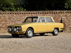 Alfa Romeo 2000 - Berlina "54.000 kilometers - First paint" First paint, Well-preserved Berlina in superb co