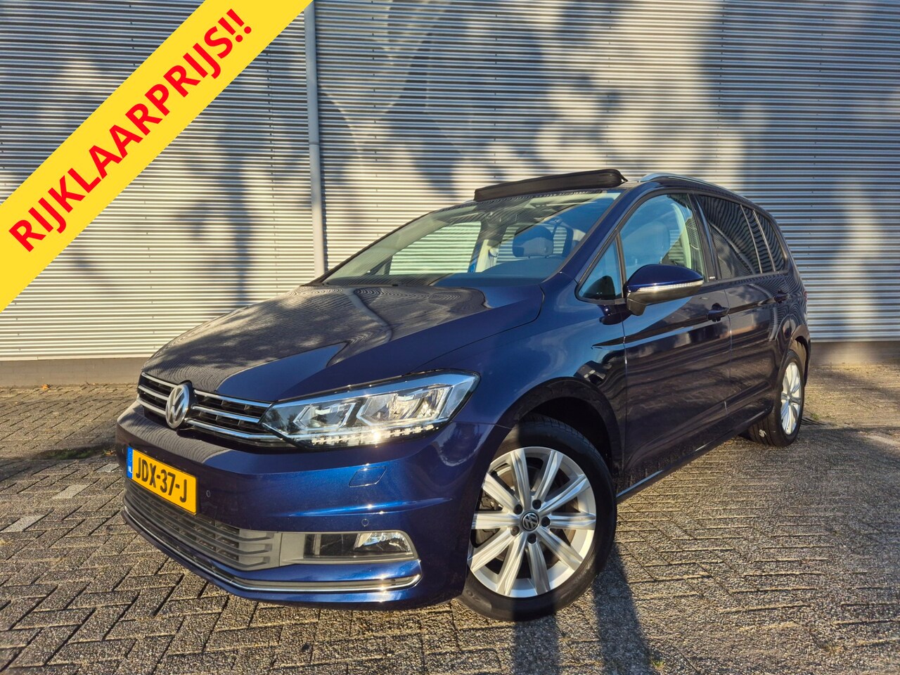 Volkswagen Touran - 1.5 TSI Automaat Comfortline Business 7p LEd,Panorama,Nav/Camera - AutoWereld.nl