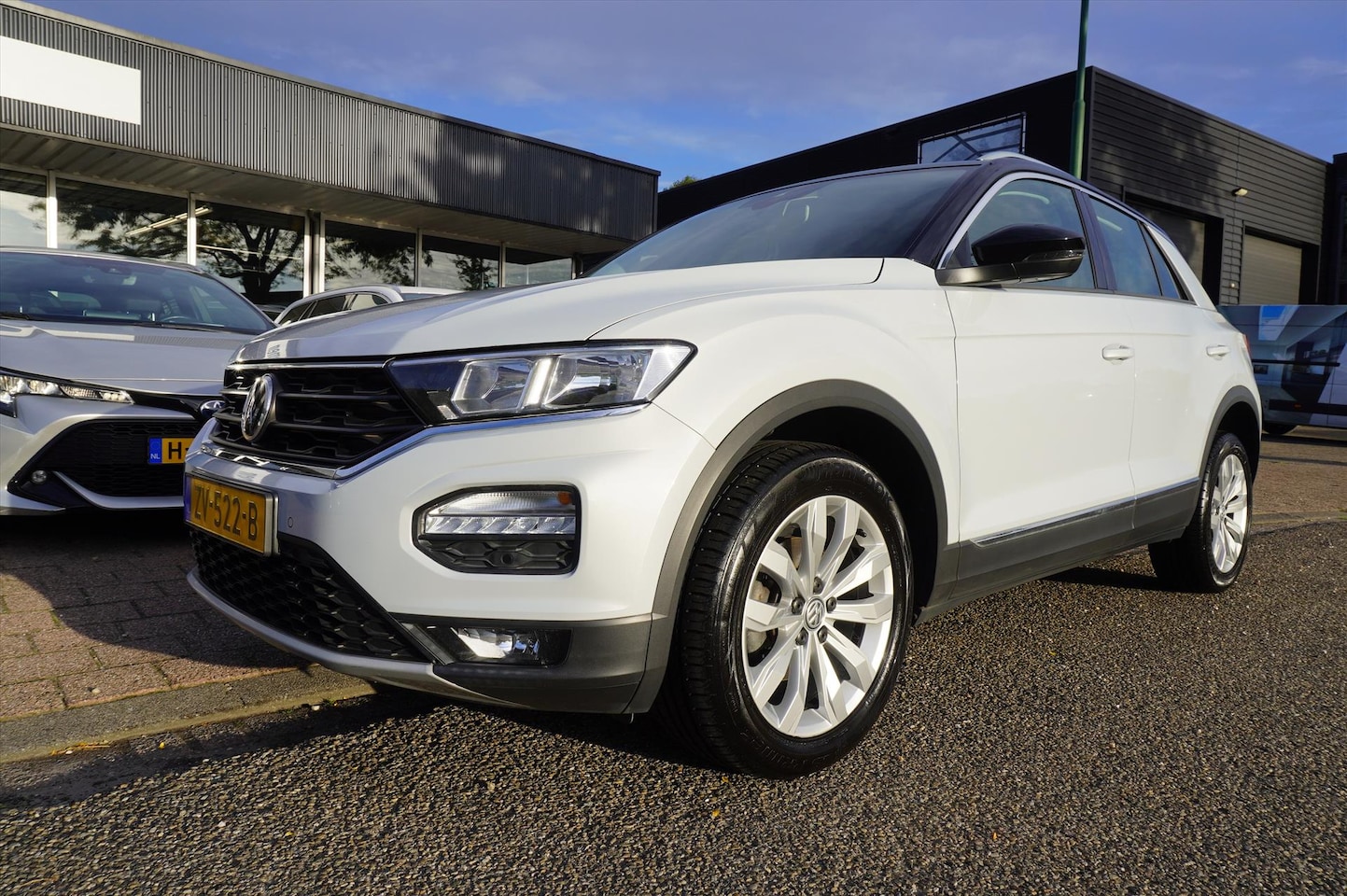Volkswagen T-Roc - 1.0 TSI 115pk T-Roc Style Business Apple Carplay Navigatie - AutoWereld.nl
