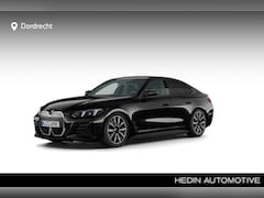BMW i4 - eDrive40 84 kWh | M-Sport | Stoelverwarming | Camera | 19" | Privacy Glass