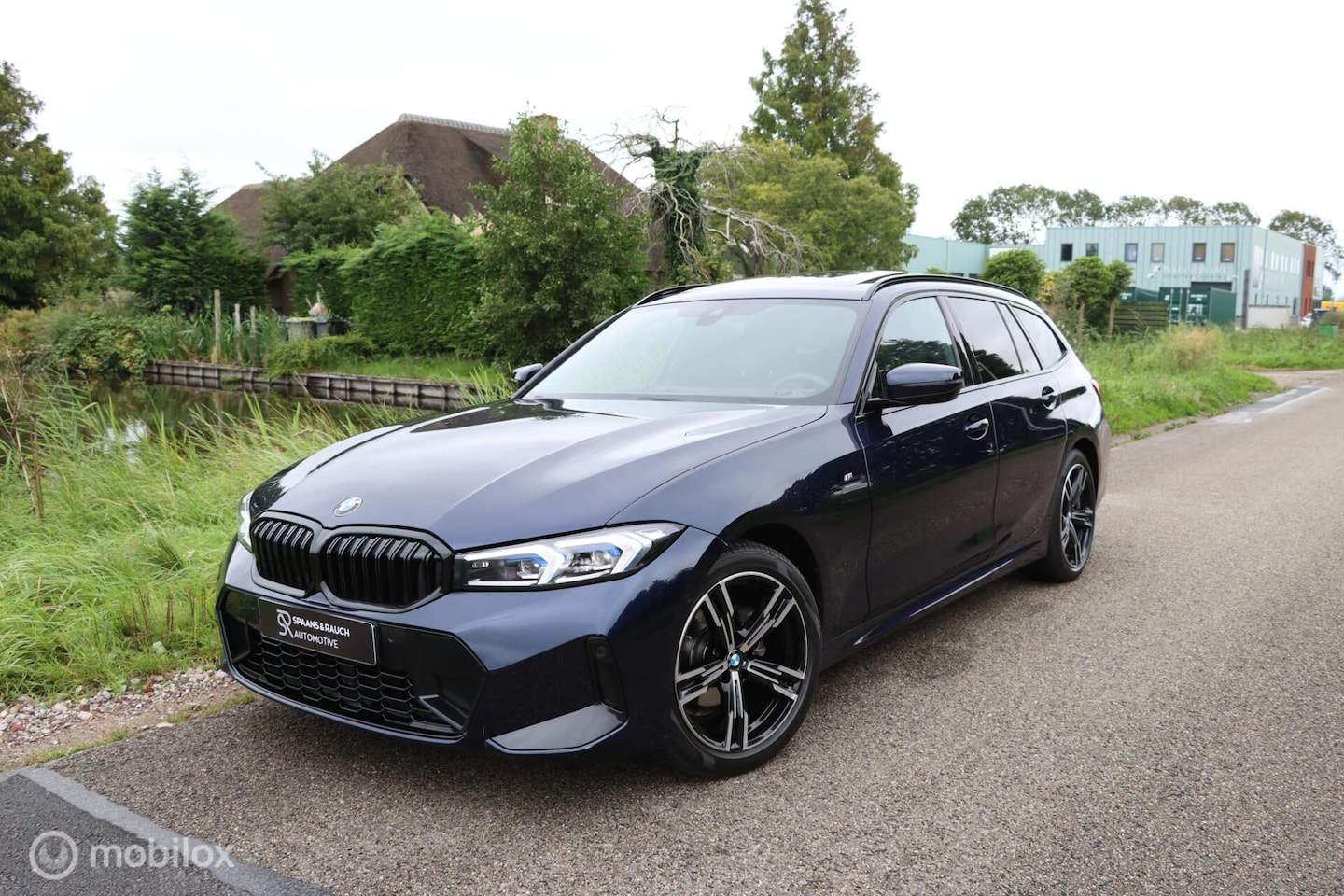 BMW 3-serie Touring - 318i M-pakket / Pano / HUD / El. trekh - AutoWereld.nl