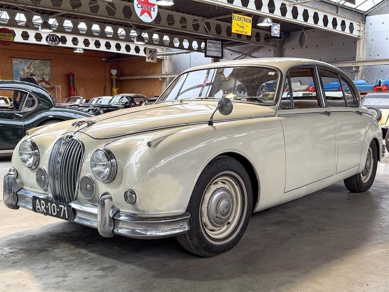 Jaguar Mark II - voorzien van rembekrachtiging en stuurbekrachtiging! - AutoWereld.nl