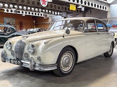 Jaguar Mark II - voorzien van rembekrachtiging en stuurbekrachtiging!