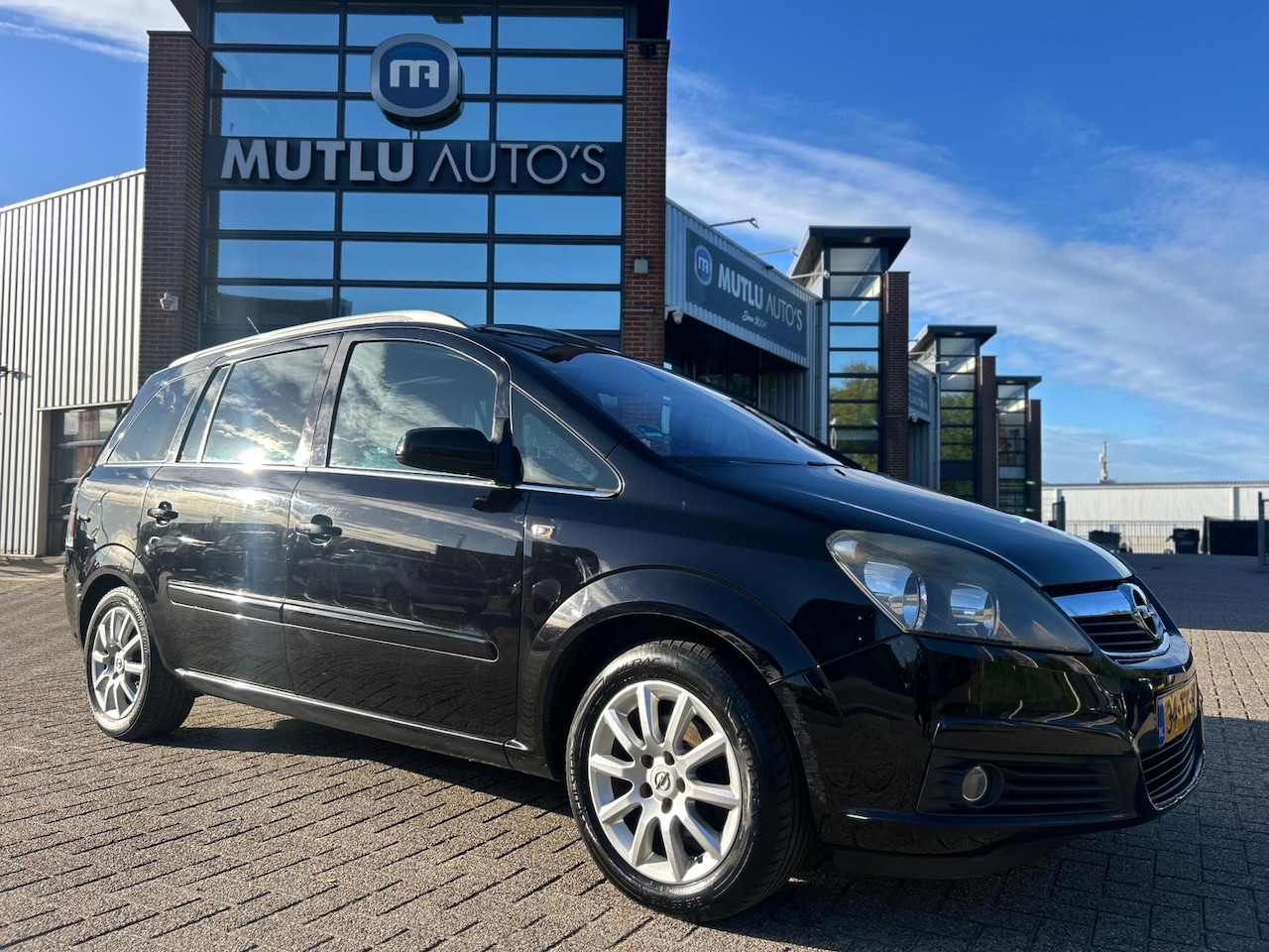 Opel Zafira - 1.6 Executive 7persoon Airco PANO NAP APK - AutoWereld.nl