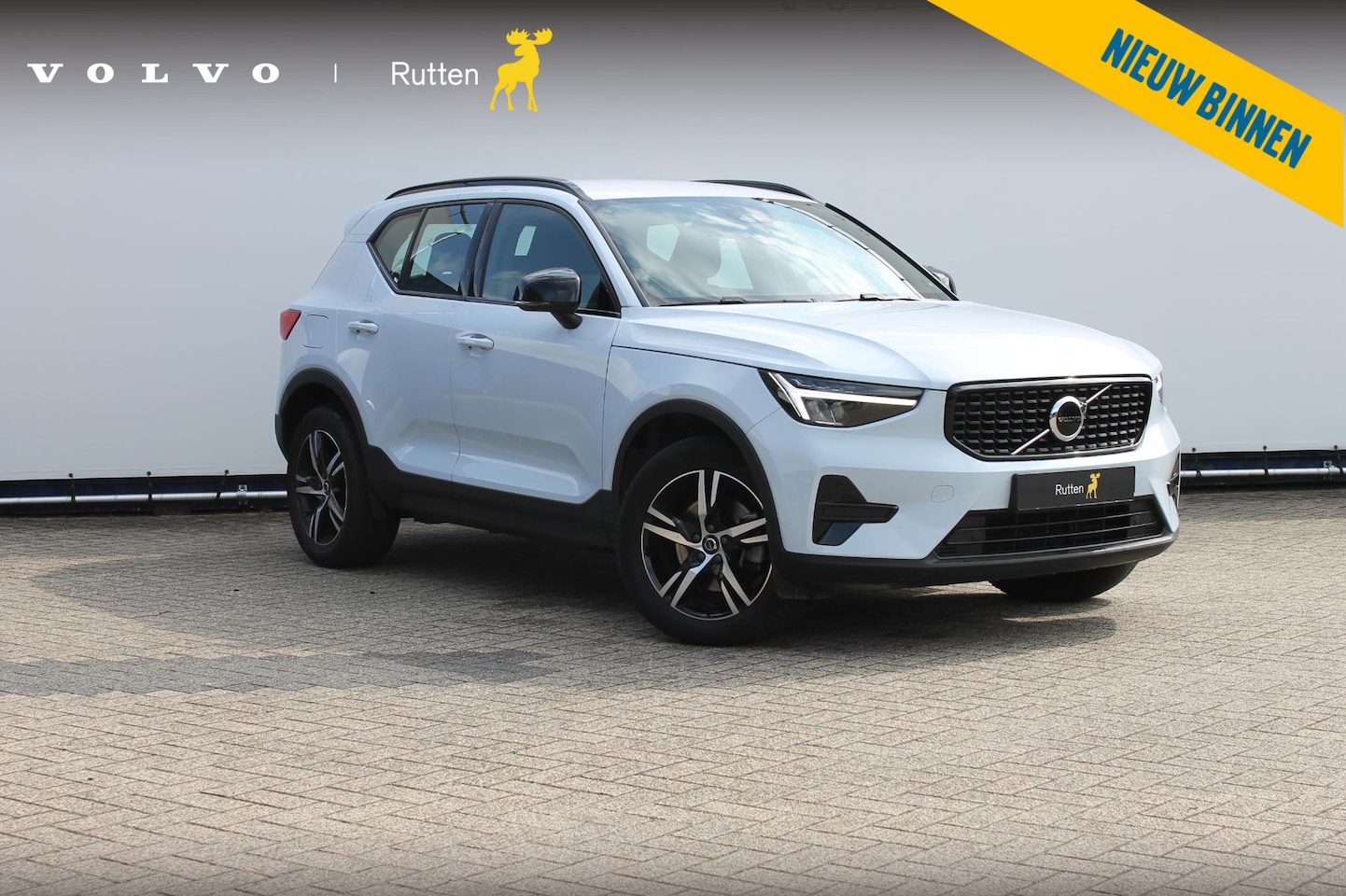 Volvo XC40 - B4 211PK Automaat Plus Dark Google Infotainment / Verwarmbare voorruit / Semi elektrisch w - AutoWereld.nl