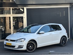 Volkswagen Golf - 1.2 TSI Highline PANO / MASSAGE / CLIMA / STOELVERWARMING