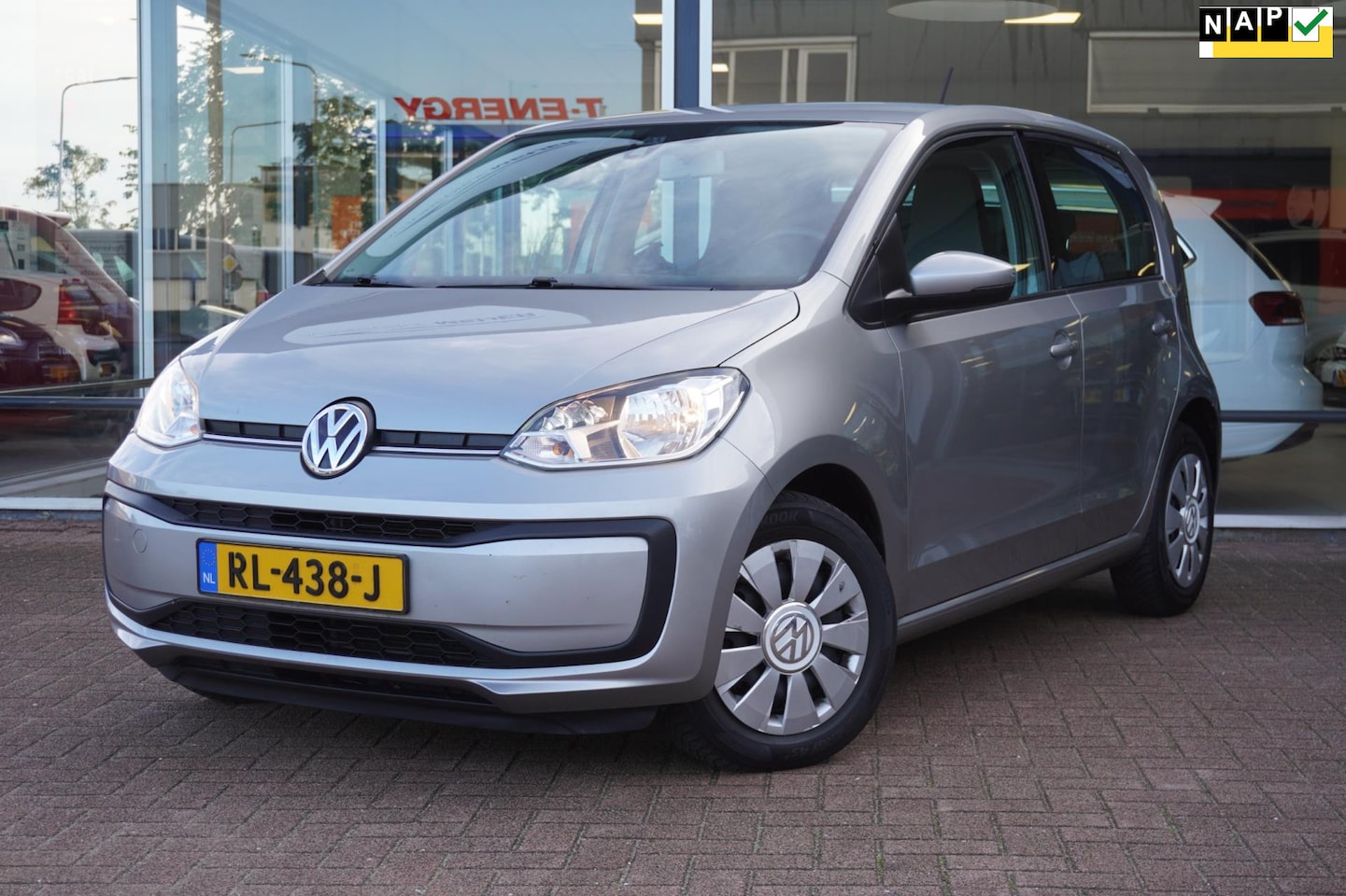 Volkswagen Up! - 1.0 BMT move up! 5deurs | Airco | Bluetooth | Elek. pakket | 2018 | Dealerauto | Inruil mo - AutoWereld.nl
