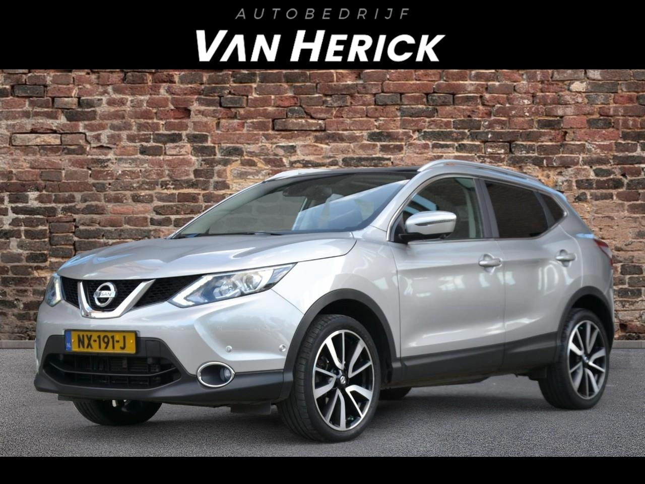 Nissan Qashqai - 1.2 Tekna Automaat | Pano | Trekhaak | Stoelverwarming - AutoWereld.nl