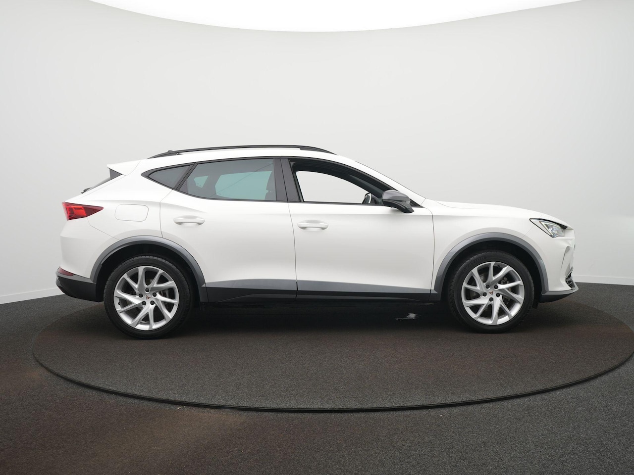 CUPRA Formentor - 1.4 e-Hybrid Business Clima - Apple carplay - Camera - 18 Inch - AutoWereld.nl