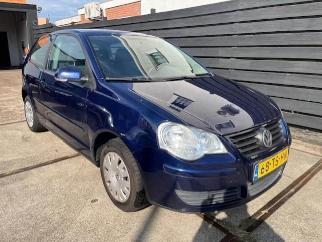 Volkswagen Polo - 1.2 Optive AIRCO/CENRTAAL/NAP/NIEUWE APK! - AutoWereld.nl