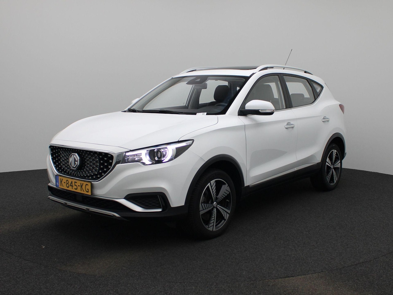 MG ZS - Luxury 45 kWh | Lederen bekleding | Panoramadak | Navigatie | Apple carplay - AutoWereld.nl