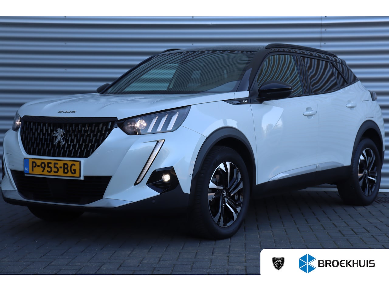 Peugeot 2008 - 1.2 PURETECH 130PK GT PACK AUTOMAAT / NAVI / LEDER / CLIMA / PDC / 17" LMV / CAMERA / PARE - AutoWereld.nl