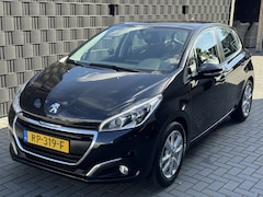 Peugeot 208 - 1.2 PureT. Blue Lion| 5DRS| NAVI| CLIMA| CRUISE| LM| NAP