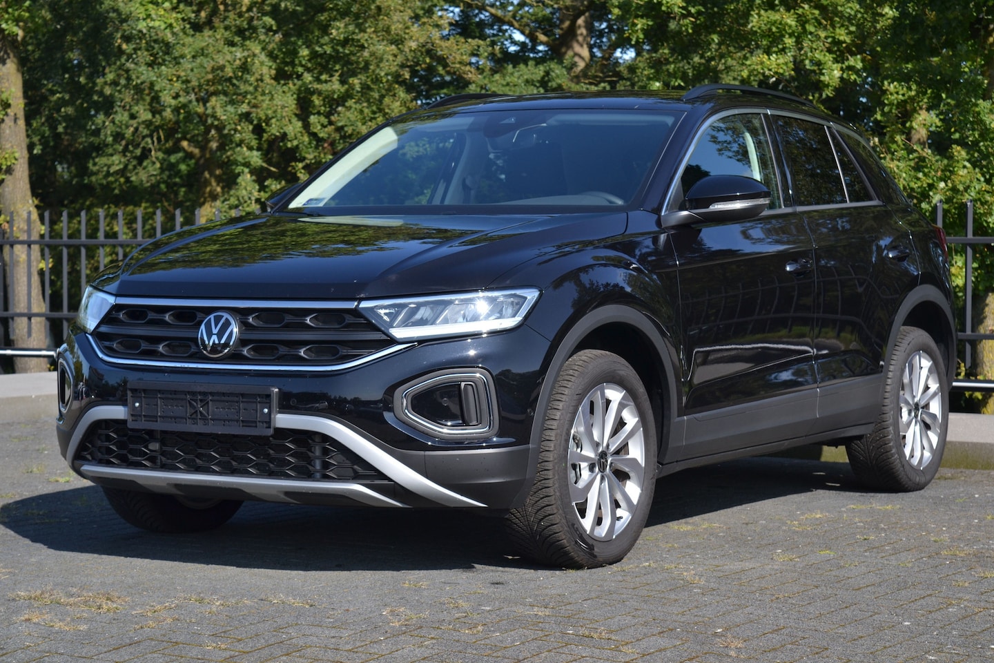 Volkswagen T-Roc - 1.5 Style Virtual Cockpit | Stoelverw. | Camera | App Connect | Navi DSG - AutoWereld.nl