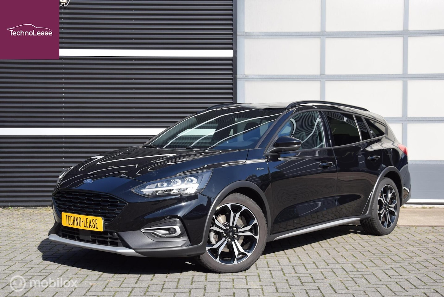 Ford Focus Wagon - 1.5 EcoBoost Active X Business Winterpakket & elektr. stoelen - AutoWereld.nl
