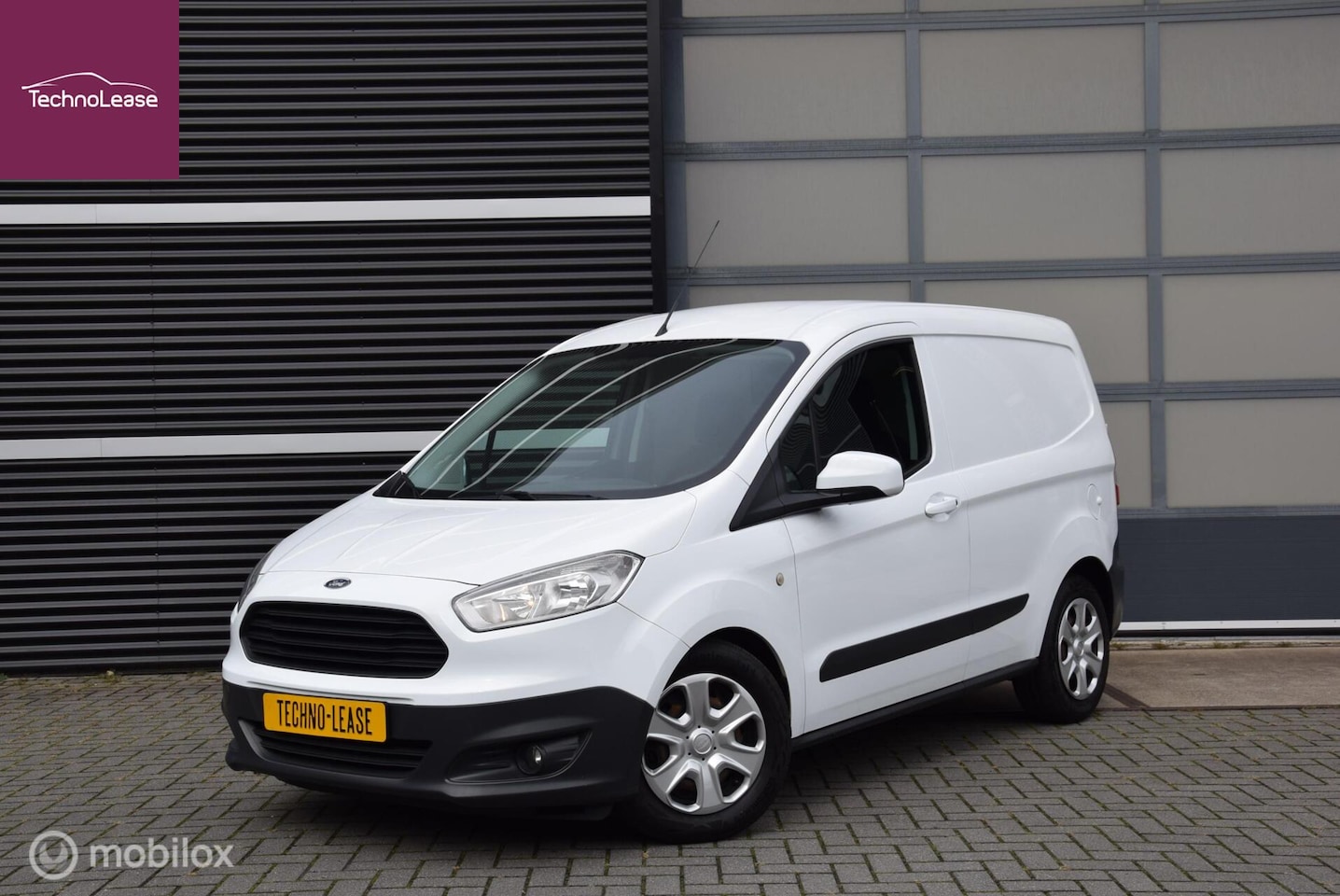 Ford Transit Courier - 1.5 TDCI Trend Driver Assistance pakket + Bluetooth - AutoWereld.nl