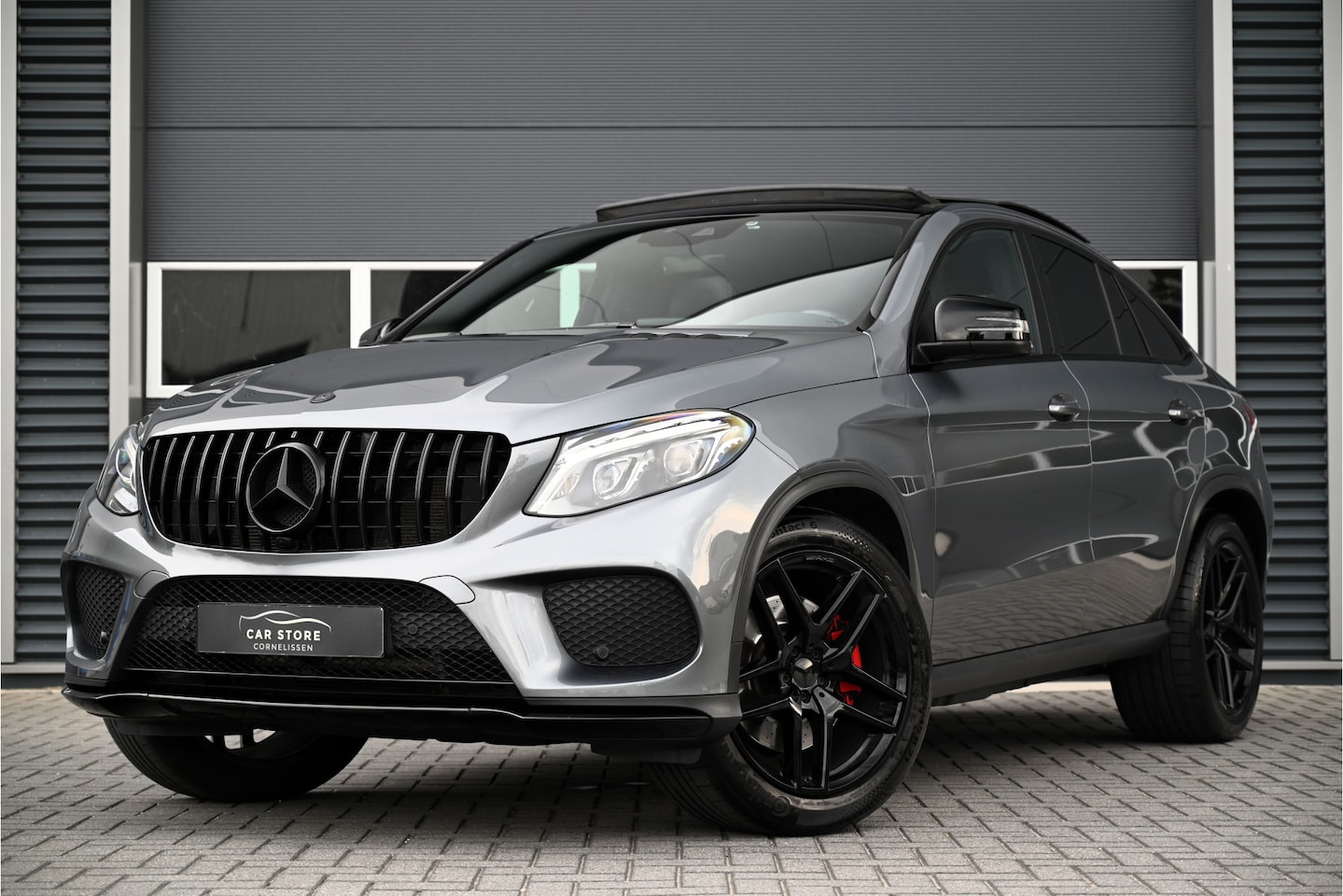 Mercedes-Benz GLE-Klasse Coupé - 400 4MATIC AMG / PANO / NIGHT / LEDER / CAMERA / LED / SFEERVERLICHTING / NIEUWSTAAT - AutoWereld.nl