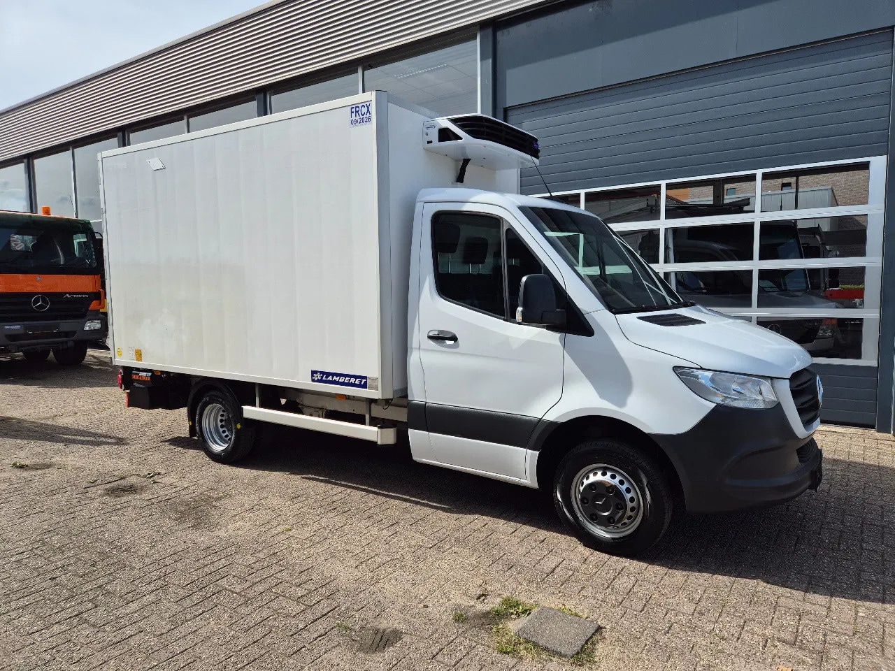 Mercedes-Benz Sprinter - 516 CDI/ Kuhlkoffer/ Carrier Xarios 300/ -20/ +20/ Standby 230V - AutoWereld.nl