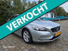 Volvo V40 - 1.6 T3 Momentum 3e eigenaar dealer onderhouden airco cruis control parkeer sensor trekhaak